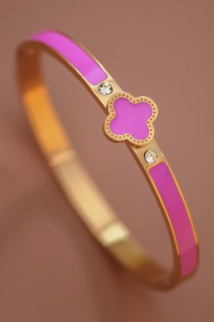 Ava Bangle
